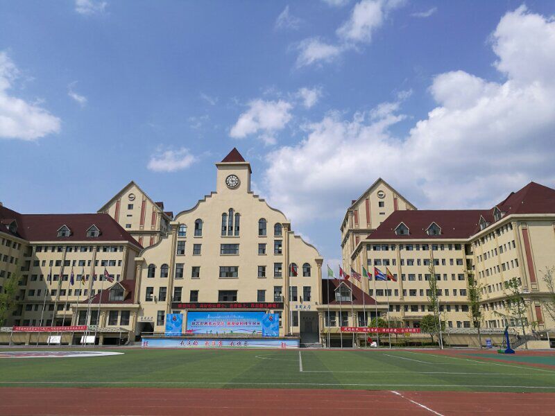 1492084763967827.jpg 11级10班尹紫金单位照片.jpg